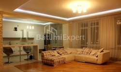Բնակարան 3-комн 160 m² - Իլյա Ճավճավաձե, Batumi